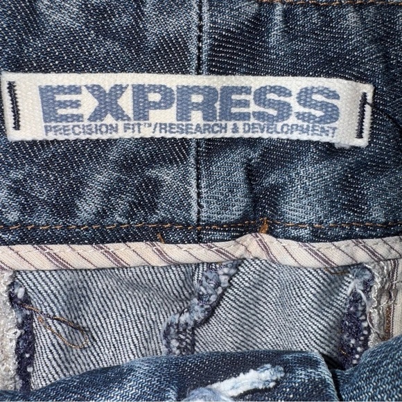 EXPRESS Women’s Size 6 Blue Mid Rise Wide Flare Leg 💯 % Cotton Faded - Picture 6 of 7